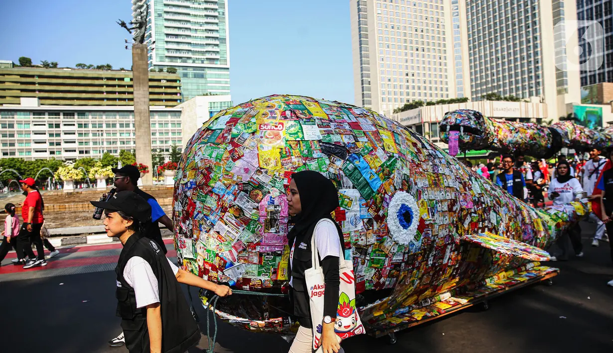 Pawai tersebut bertajuk Plastik Gak Asik. (Liputan6.com/Angga Yuniar)