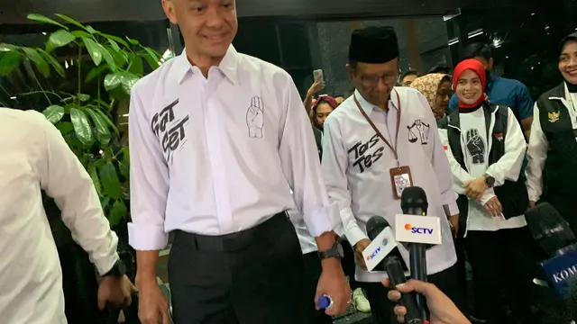 Calon presiden (capres) dan calon wakil presiden (cawapres) nomor urut 3 Ganjar Pranowo-Mahfud Md berangkat bersama menuju Komisi Pemilihan Umum (KPU) untuk debat capres perdana Pilpres 2024.