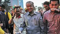 Mahathir Mohamad serukan 'people power' untuk lengserkan Najib (AFP)