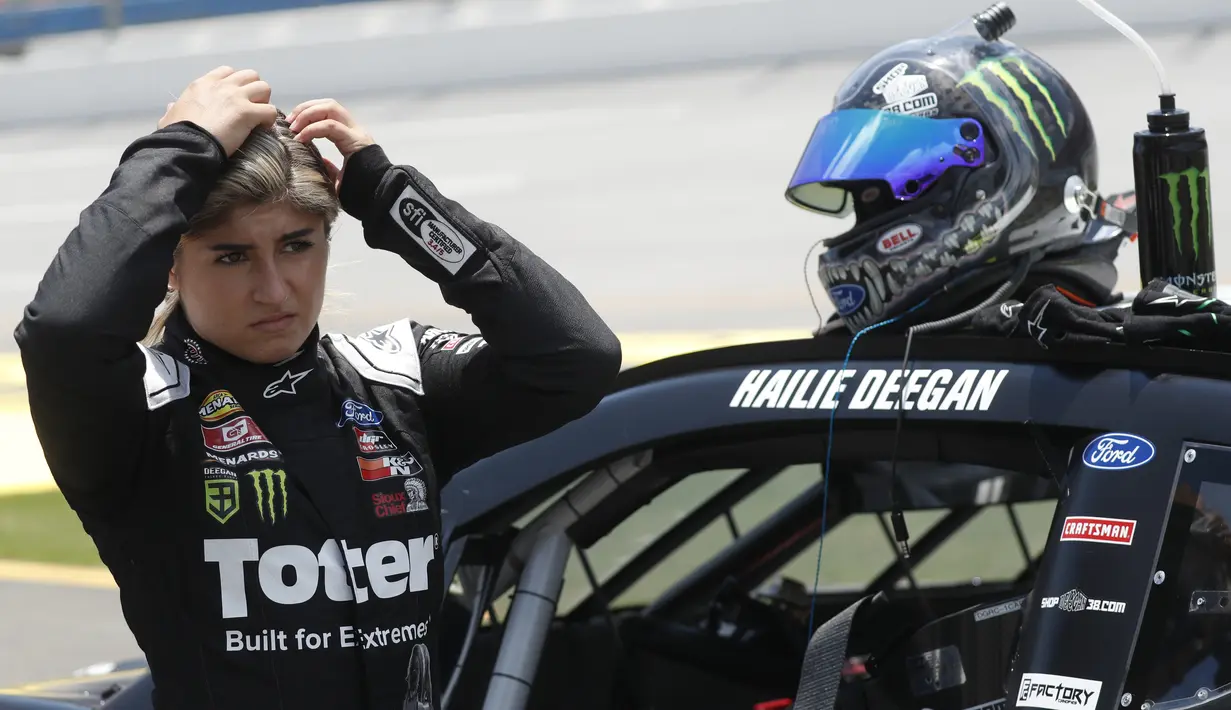 Dalam balapan superspeedway pertamanya musim lalu di Seri ARCA, Hailie Deegan berhasil finis di tempat kedua. (Foto: AP/John Bazemore)