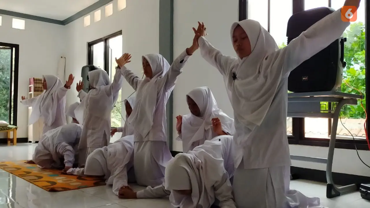 Tari saman Santriwati Takwinul Ummah