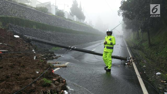 Longsor Terjadi di Tiga Titik, Arus Lalu Lintas Puncak Dialihkan