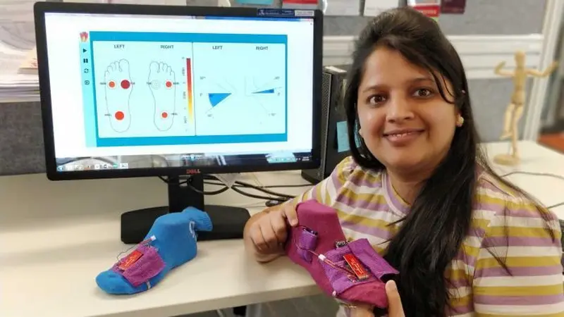 Deepti Aggarwal mengatakan kaus kaki pintar membantu physios menilai gerakan pasien (Australian Plus Indonesia/Centre For Social NUI)