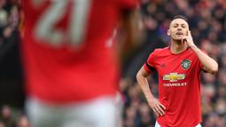 Nemanja Matic - Dianggap sudah mulai menua dan performanya terus menurun menjadi alasan fans kurang menyukai kehadiran Matic. Menurut suporter fanatik MU, saat ini MU butuh gelandang bertahan muda dan tangguh untuk bersaing di kerasnya persaingan Liga Inggris. (AFP/Paul Ellis)