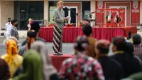 Gubernur Jawa Tengah Ganjar Pranowo saat menjadi inspektur upacara Hari Guru Nasional yang dilaksanakan di Museum Ranggawarsita, Kota Semarang. (Istimewa)