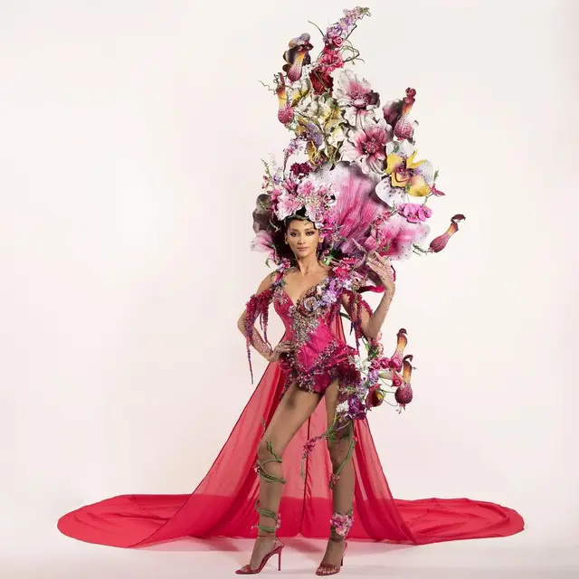 6 Pesona Eksotis Adinda Cresheilla dalam Balutan Gaun Saat Ikuti Miss Supranational 2022