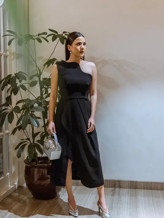 Meski sudah berusia 32 tahun, Alice Nori semakin terlihat cantik dan awet muda. Selain menjadi artis, ia juga memiliki bisnis di bidang fashion. (Liputan6.com/IG/@alicenorin)