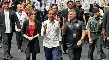 Cinta Laura pun merasa sangat terhormat bisa ikut berpartisipasi dalam peresmian Indonesia Arena tersebut. Pelantun lagu 'Oh Baby' itu juga berterima kasih kepada sederet menteri, seperti Erick Thohir, Sandiaga Uno dan Dito Ariotedjo, yang telah mengajaknya untuk menjadi bagian dari momen bersejarah tersebut. (Liputan6.com/IG/@gadiiing)