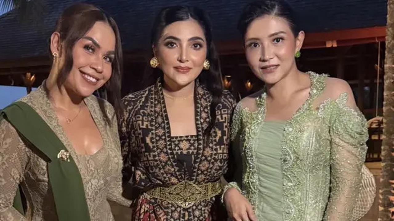 9 Gaya Artis Kondangan Akad Nikah Luna Maya dan Maxime Bouttier, Ashanty hingga Cinta Laura Tampil Cantik Elegan dengan Kain Wastra