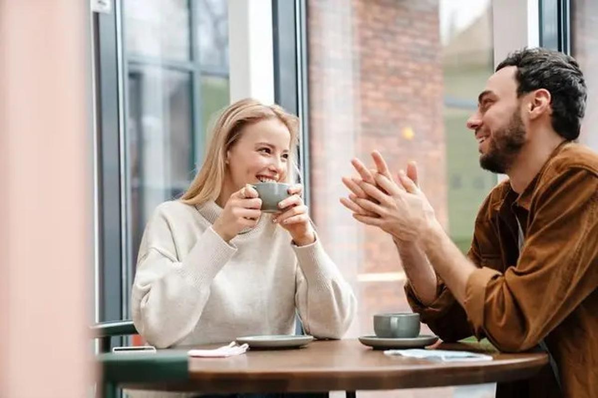 Lima Tanda Seorang Pria Jatuh Cinta Padamu dengan Sikap Menawannya