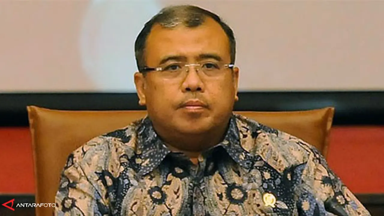 patrialis-akbar-130730b.jpg