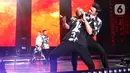 Personel Westlife Mark Feehily dan Kian Egan tampil dalam konser bertajuk “Westlife The Wild Dreams Tour 2023 Jakarta” di Stadion Madya GBK, Jakarta, Sabtu (11/2/2023). Westlife membawakan sejumlah lagu diantaranya Uptown Girl, Flying Without Wings, dan I Lay My Love On You. (Liputan6.com/Angga Yuniar)