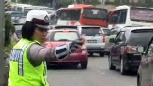 [VIDEO] Libur Natal, Jalur Puncak Macet-Bandara Ngurah Rai Padat