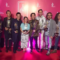Festival Film Indonesia (FFI) berlangsung di Grand Kawnua International City, Manado, Sulawesi Utara pada Sabtu 11 November 2017. Film Terbaik berhasil dimenangkan oleh Night Bus. (instagram/Darius_sinathrya)