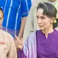 (Kiri) Win Myint, Presiden Myanmar yang baru ditunjuk oleh Parlemen bersama Pemimpin de facto Myanmar Aung San Suu Kyi (AFP PHOTO via Myanmar Times)