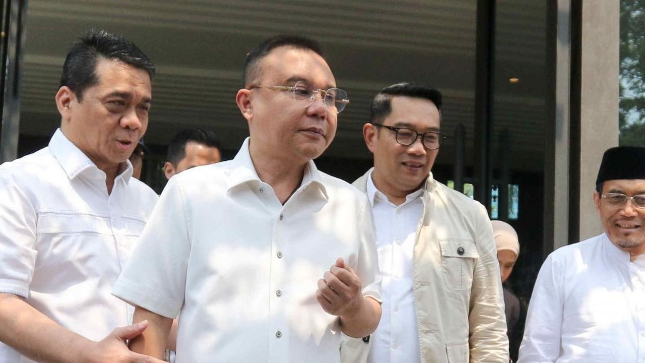 Ketua Harian DPP Partai Gerindra, Sufmi Dasco Ahmad didampingi Ketua Tim Pemenangan RIDO, Riza Patria dan bakal calon gubernur-wakil gubernur Jakarta, Ridwan Kamil-Suswono hadir dalam rapat yang digelar di Hutan Kota Plataran, Senayan, Jakarta, Senin (16/