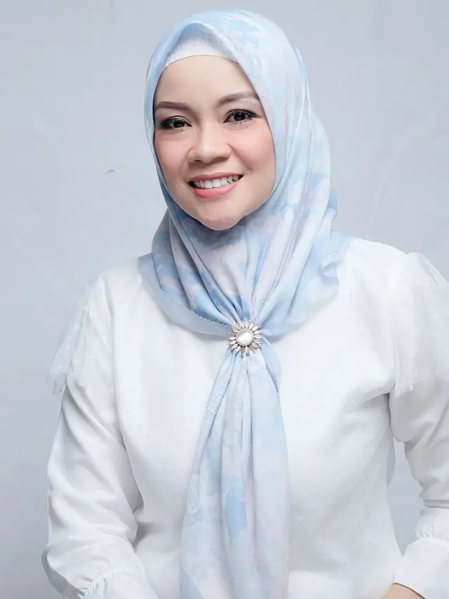 6 Potret Rindu AFI yang Kini Berhijab, Penampilannya Bikin Pangling