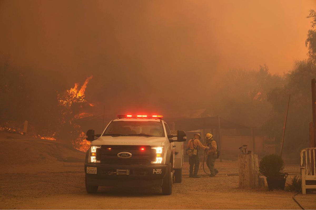 FOTO: Kebakaran Hutan Mengerikan di Utara Los Angeles,  Ribuan Warga Dievakuasi