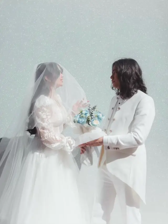 6 Potret Busana Nikah Ayushita dan Gerald Situmorang, Modern-Vintage Penuh Romansa