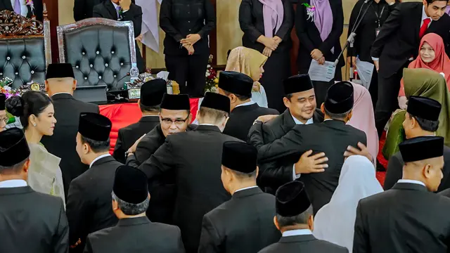 Wali Kota Medan Bobby Nasution menghadiri Rapat Paripurna DPRD Kota Medan dalam rangka Pengucapan Sumpah dan Janji Anggota DPRD Kota Medan terpilih masa jabatan 2024–2029 .