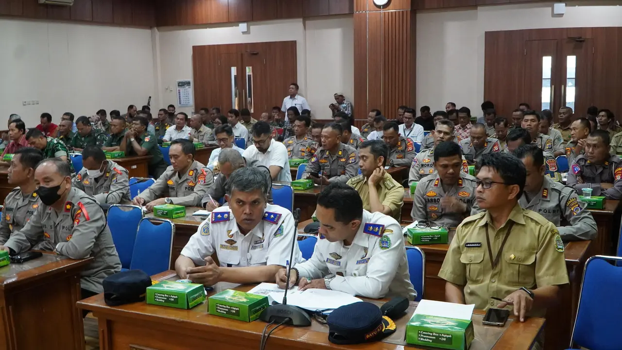 Pejabat daerah bersama TNI dan Polri ikuti rapat koordinasi