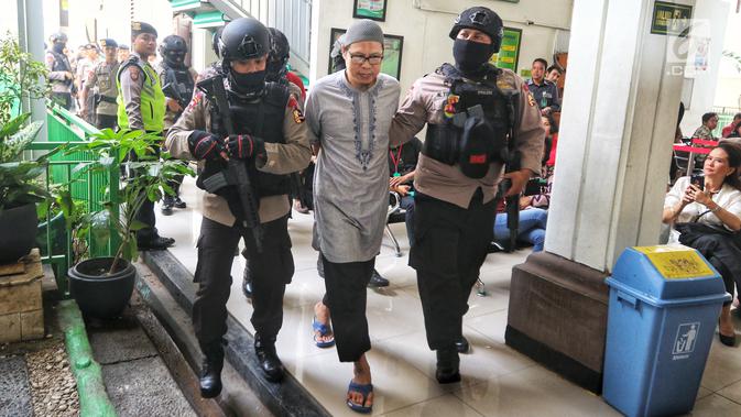 FOTO: Tiba di Pengadilan, Pimpinan JAD Dikawal Polisi Bersenjata