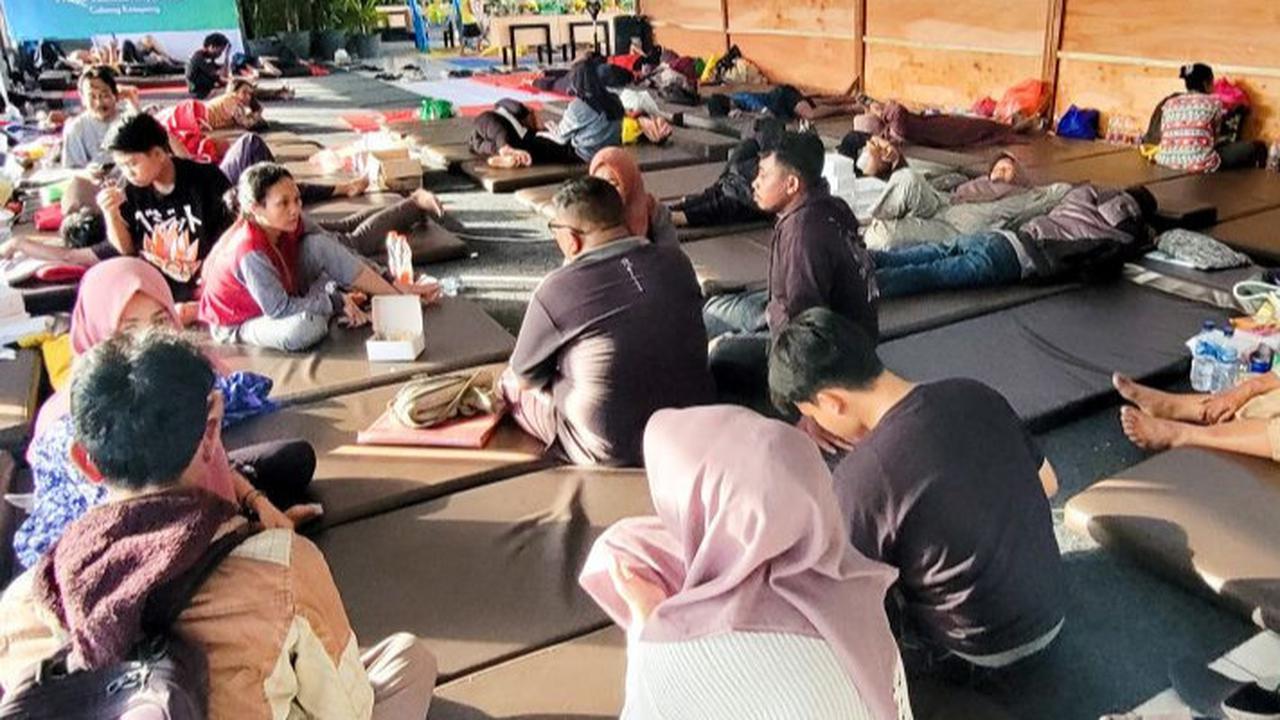 Suara Lirih Keluarga Korban KMP Tunu Pratama Jaya Tenggelam, Minta Pencarian Diperpanjang Meski Hanya Lihat Jenazah