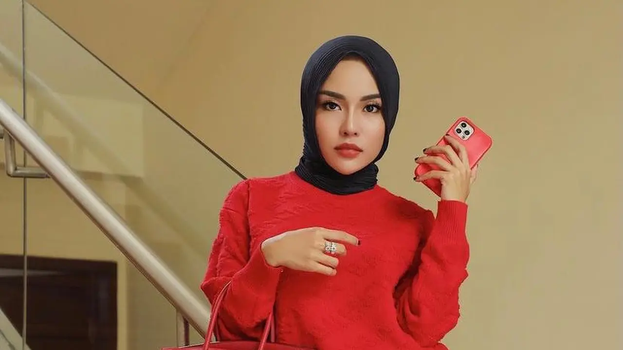 6 Potret Medina Zein Tenteng Tas Hermes Berharga Ratusan Juta Rupiah