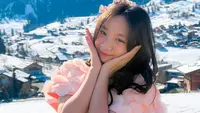 Etenia Croft Rilis Lagu Sahabat Terbaik, Ajak Fans Hargai Waktu Lewat Video Klip Sinematik di Eropa