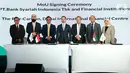Penandatanganan dengan sejumlah institusi keuangan global di Dubai dihadiri Principal Representative Office BSI DIFC Dian Faqihdien Suzabar, Direktur Finance & Strategy BSI Ade Cahyo Nugroho dan Group Head Financial Institution Group BSI Anna Kristanti. (Liputan6.com/HO/BSI)