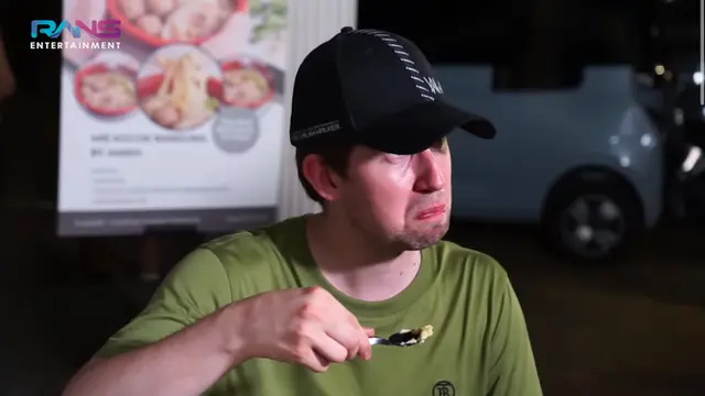 Alan Walker makan durian