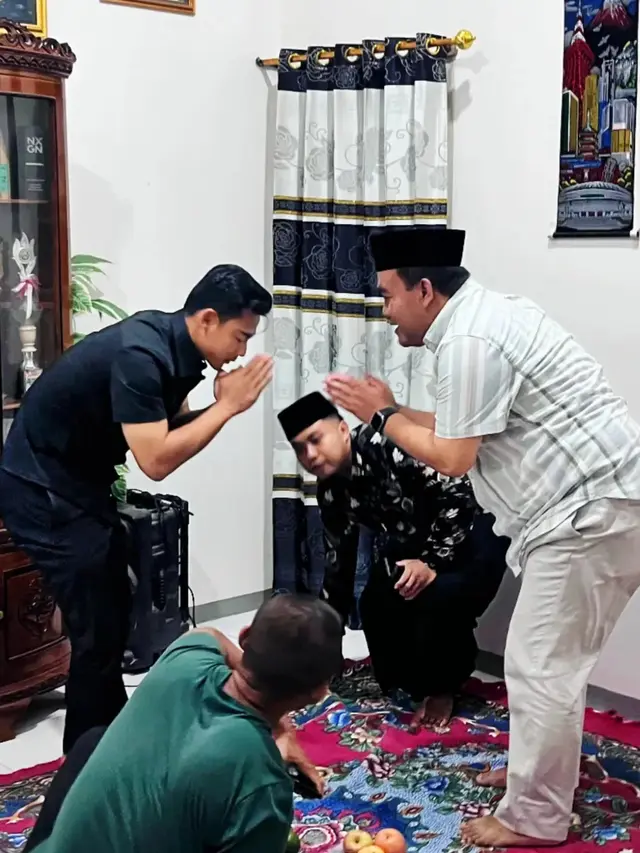 6 Potret Pratama Arhan Tiba di Rumah Duka, Tak Ikut Antar Jenazah Sang Ayah