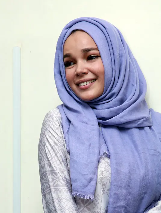 Film 'Air Mata Surga' mengisahkan kesetiaan seorang istri hingga akhir hayatnya, walaupun takdir tidak berpihak kepadanya. (Deki Prayoga/Bintang.com)