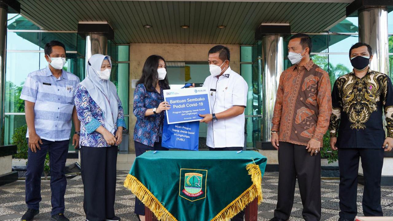 Penyaluran bantuan Isoman dari Perum Peruri
