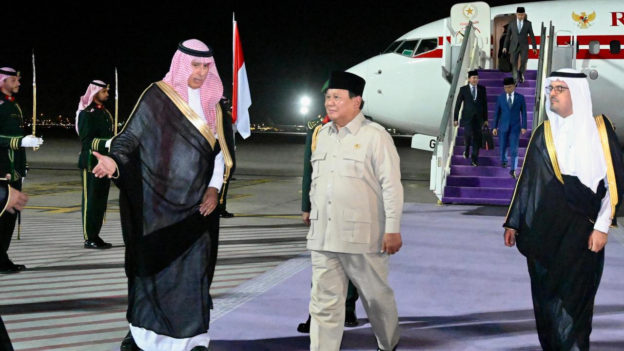Tiba di Jeddah, Prabowo Disambut Dentuman Meriam Salvo