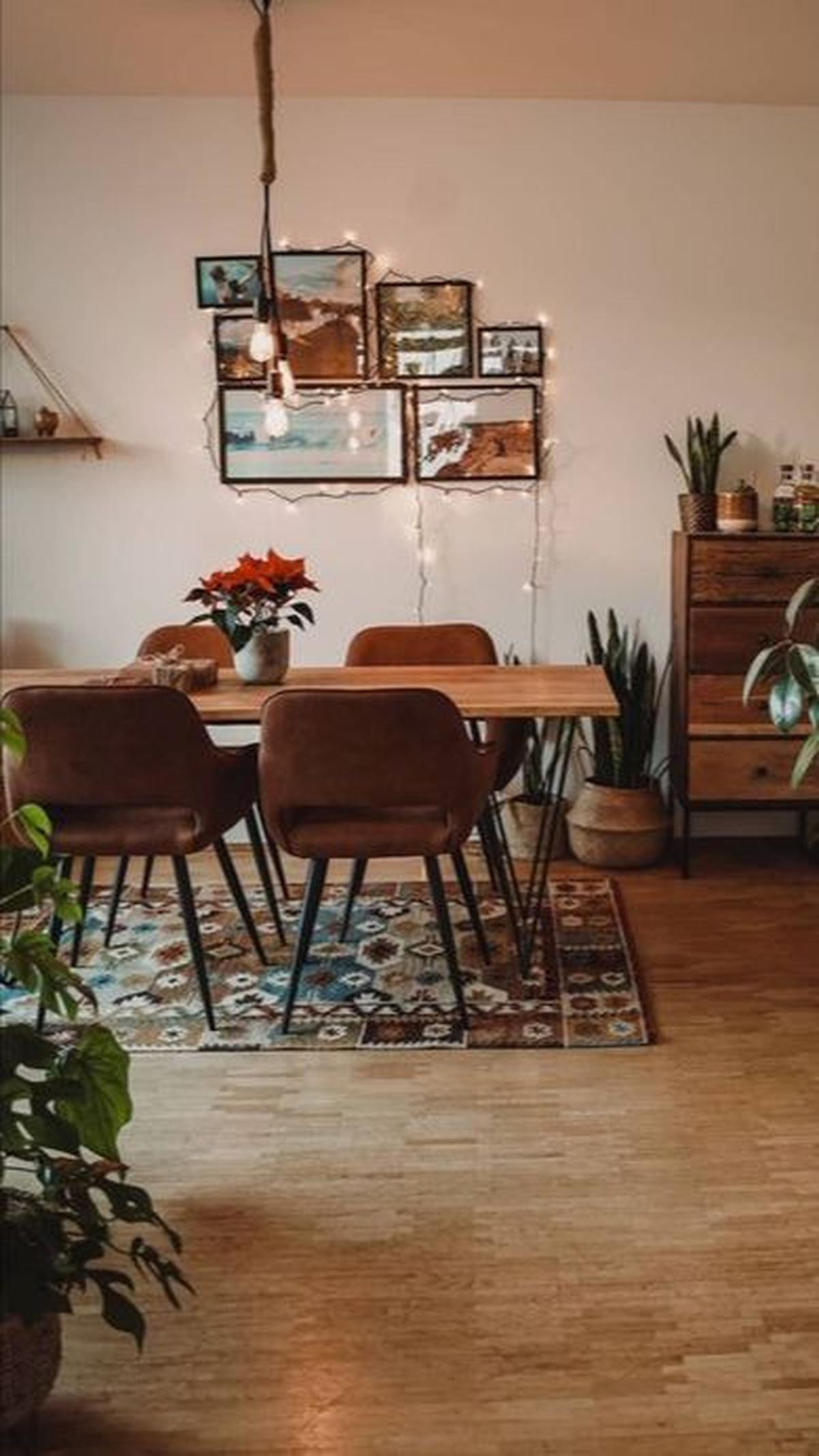Desain Interior Rumah Jungalow di Ruang Makan