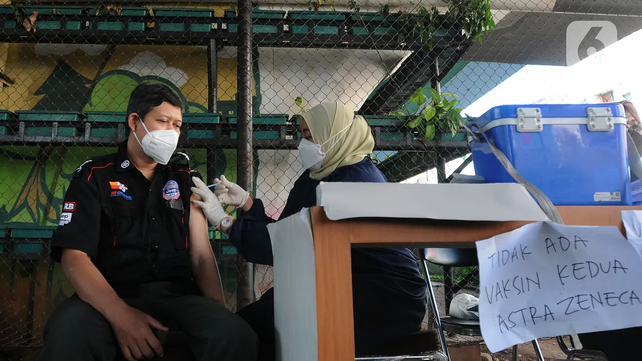 Jadi Syarat Mudik, Warga di Ciputat Antusias Divaksin Booster