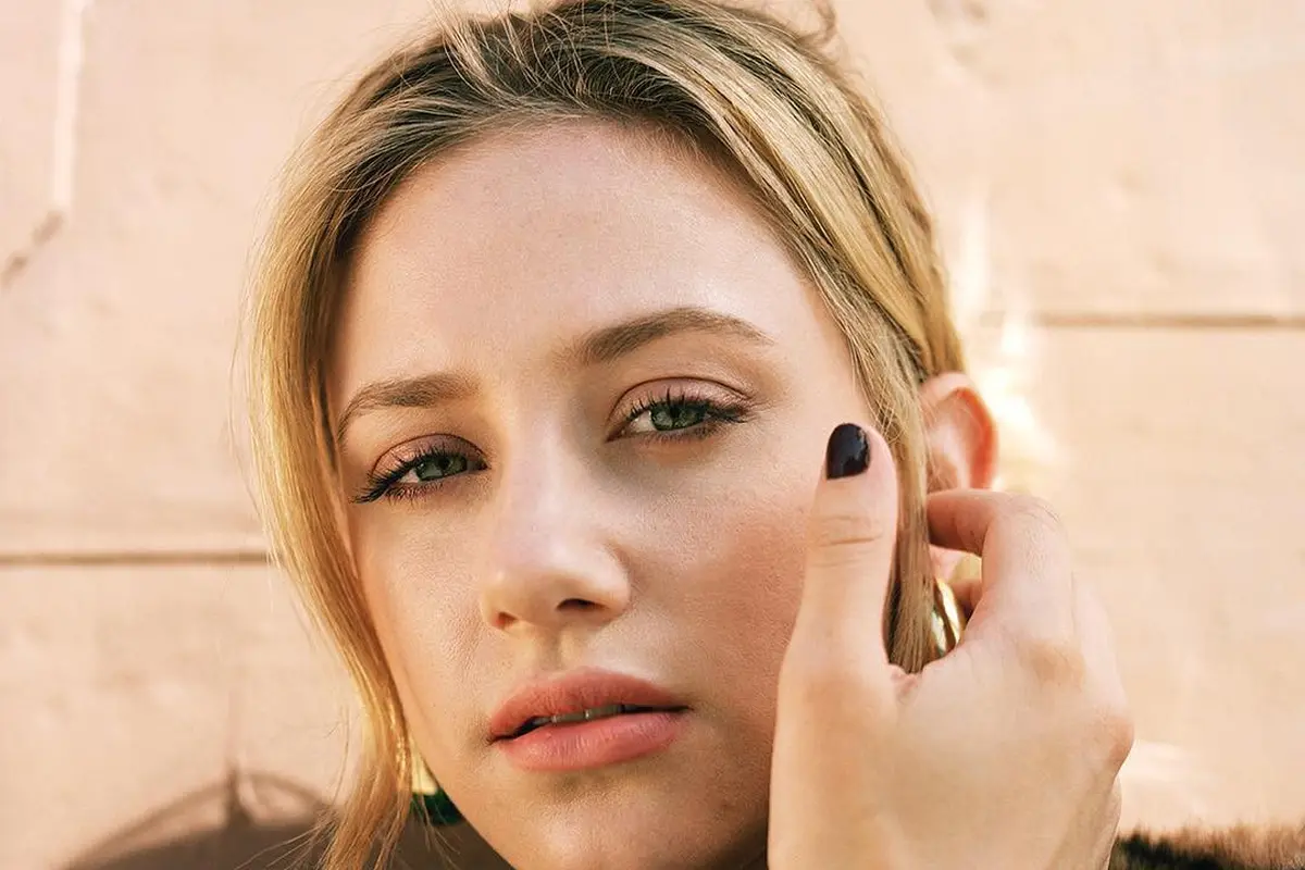 Lili Reinhart