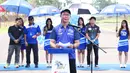Sambutan dari Division Head CS Service & Motorsport YIMM, Johannes B.M.Siahaan pada acara pembukaan Yamaha Cup Race Seri 1 yang bertempat di Sirkuit Puncak Mario, Kabupaten Sidrap, Sulawesi Selatan. (Bola.com/Abdul Aziz)