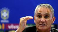 Tite mengatakan Brasil bisa mendapatkan hasil lebih baik lagi, meski telah menang telak 3-0 atas Argentina. ( REUTERS/Pilar Olivares )
