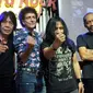 Eksistensi music rock tanah air kala itu tak lepas setelah God Bless menunjukkan taringnya sebagai pionir band rock tanah air.