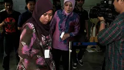 Kedatangan Eli Halimah untuk menjenguk suaminya yang ditangkap KPK karena kasus dugaan suap konversi lahan Bogor-Puncak-Cianjur (Bopunjur), Jakarta, Jumat (9/5/2014) (Liputan6.com/Johan Tallo)