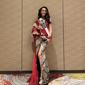 Puteri Indonesia 2020 Ayu Maulida mengenakan kebaya rancangan Anne Avantie ketika menghadiri Gala Dinner Miss Universe 2020. (dok. Instagram @ayumaulida97/https://www.instagram.com/p/COsd9tohSUt/)