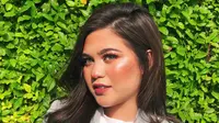 Wajah Segar dengan Makeup Glowing ala Sarah Ayu