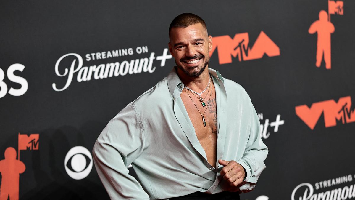 Kembali Setelah 20 Tahun, Ricky Martin Dinobatkan sebagai Latin Icon di MTV VMAs 2025
