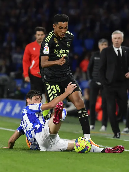 Los Blancos, yang bermain dengan sepuluh orang, kalah dengan skor 0-2. (AP Photo/Alvaro Barrientos)