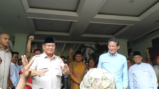 Capres Prabowo Subianto dan Cawapres Sandiaga Uno pidato di Rumah Kertanegara, Jakarta, Selasa (21/5/2019).