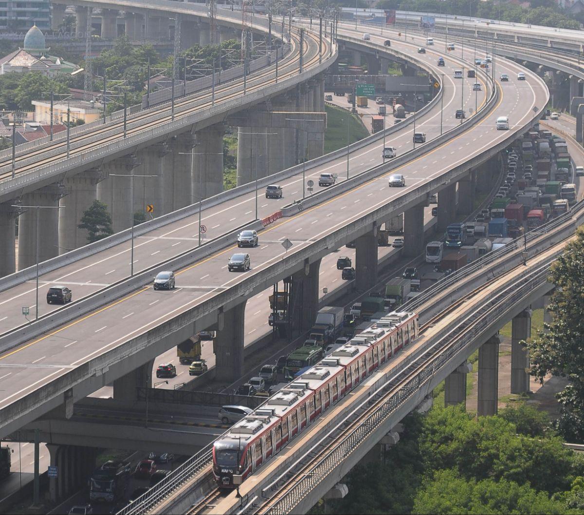 PT Jasamarga Transjawa berencana menaikkan tarif tol Jakarta Cikampek dan Jalan Layang Mohammed Bin Zayed (MBZ) dalam waktu dekat. Rencana kenaikan tarif ini diumumkan melalui akun resmi PT Jasamarga Transjawa di media sosial Instagram. Merdeka.com/Imam B