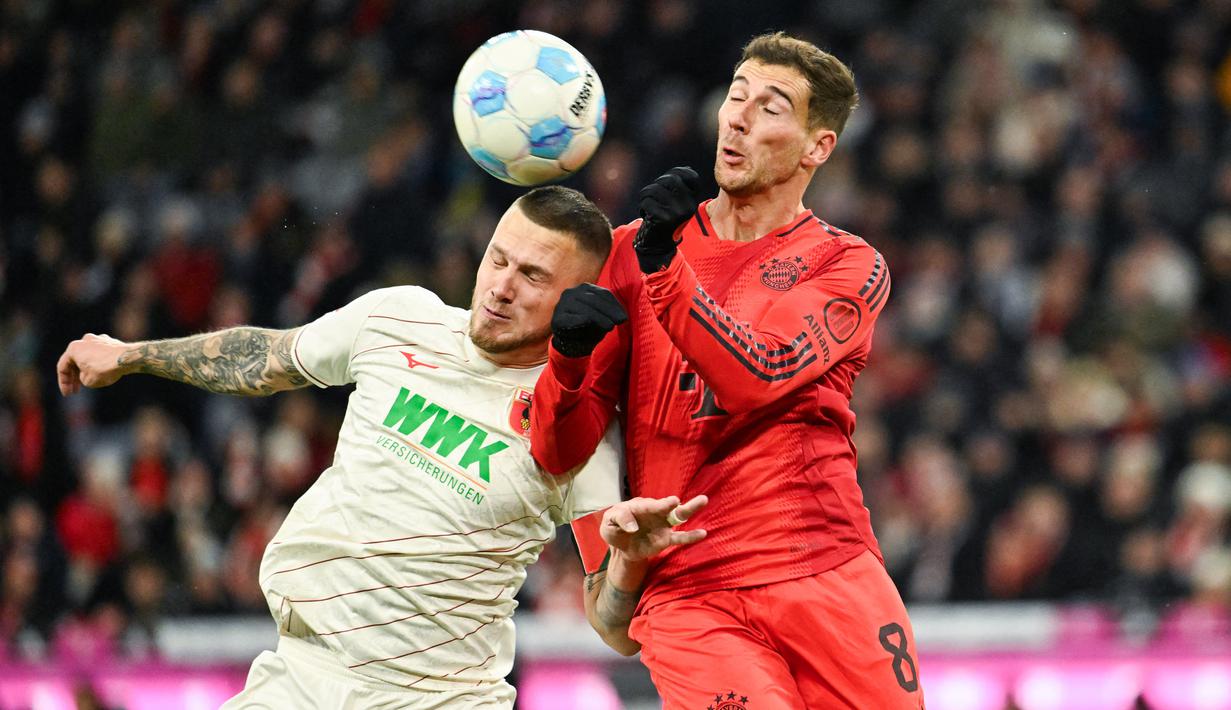 Berkat kemenangan ini, Bayern pun semakin kokoh bertengger di puncak klasemen dengan poin 29. Sementara itu, Augsburg tercecer di peringkat 13 dengan poin 12. (AFP/Lukan Barth-Tuttas)