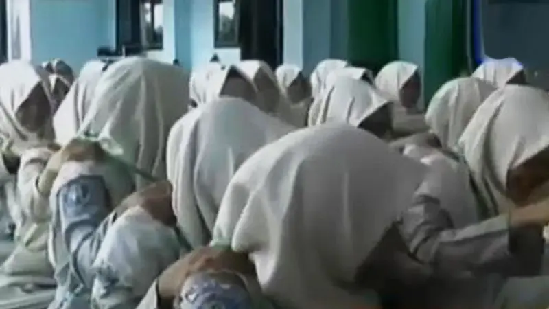 VIDEO: Usai UN, Siswa Jombang Gelar Pijat Massal untuk Relaksasi